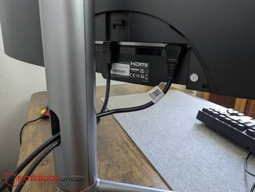 Sem placa de cobertura, mas inclui o encaminhamento dos cabos