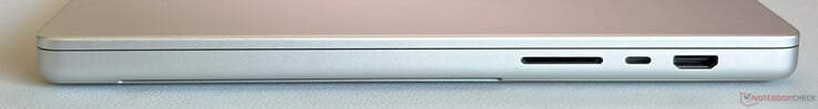 Correto: Leitor de cartão SDXC, USB-C 4.0 com Thunderbolt 5 (120 Gbps, DisplayPort 2.1, Power Delivery), HDMI