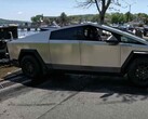 O Tesla Cybertruck sofre com grandes problemas de autonomia ao rebocar itens pesados. (Fonte: Flying Wheels via YouTube)