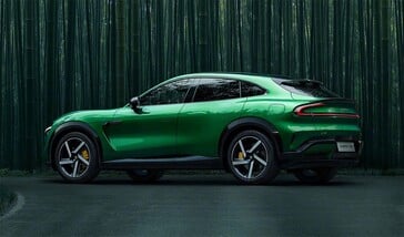 O Xiaomi YU7 é maior que o Tesla Model Y e vem com uma bateria maior.