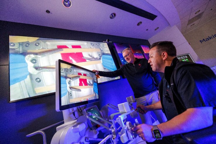 Os cirurgiões realizaram cirurgias simuladas na Estação Espacial Internacional a 250 milhas de distância. (Fonte: Universidade de Nebraska-Lincoln)