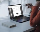 O Acer Swift Spin 14 AI monta um painel IPS de 120 Hz em uma dobradiça conversível.