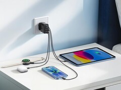 O novo Zolo Charger da Anker (na foto ao lado de um tablet, um telefone e mais dois gadgets) foi lançado na Europa. (Fonte da imagem: Anker)