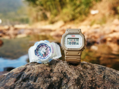 O Casio G-Shock DW-5600LICH25-5PFL (à direita) e o Baby-G BA-110XLICH25-7PFL (à esquerda). (Fonte da imagem: Weibo)