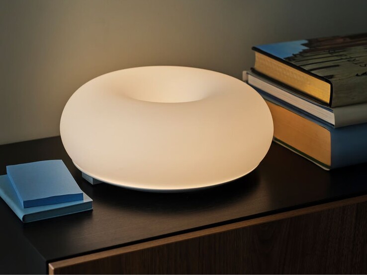 Lâmpada de mesa/parede LED Varmblixt da IKEA, com regulagem inteligente/ cor de vidro branca e espectro branco