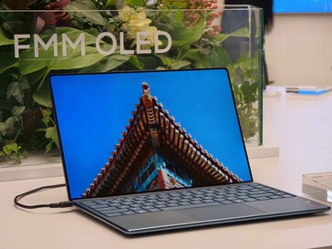 Alguns destaques do estande da TCL CSOT no MWC 2025. (Fonte: Notebookcheck)