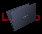 O Lenovo Chromebook Plus i, retratado em um fundo preto com o logotipo da Lenovo atrás dele. (Fonte da imagem: Lenovo - editado)