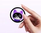 O Oppo Bubble pode ser acoplado a um smartphone como uma tela secundária magnética.