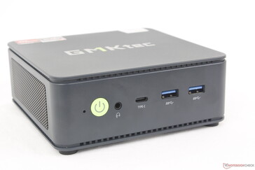 Frontal: Botão liga/desliga, fone de ouvido de 3,5 mm, USB-C 3.2 com Power Delivery + DisplayPort, 2x USB-A 3.2 Gen. 2