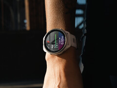 O Forerunner 965 é um dos cinco smartwatches Forerunner qualificados para baixar e instalar a versão beta 24.10. (Fonte da imagem: Garmin)