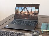 Lenovo Yoga 9 2-in-1 14 G11 troca 4K por 120 Hz e um processador mais antigo e ligeiramente mais rápido por um mais recente e ligeiramente mais eficiente