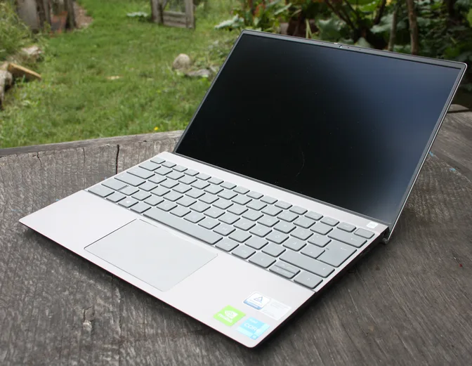 Revisão Dell Inspiron 13 5310: Mais gráficos, mais vida útil da
