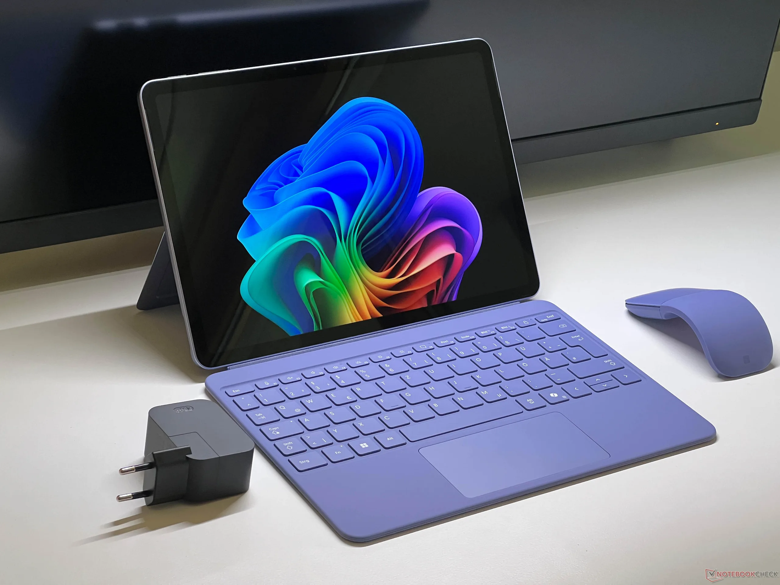 O Surface Pro de 12 polegadas da Microsoft é compacto, tem bateria