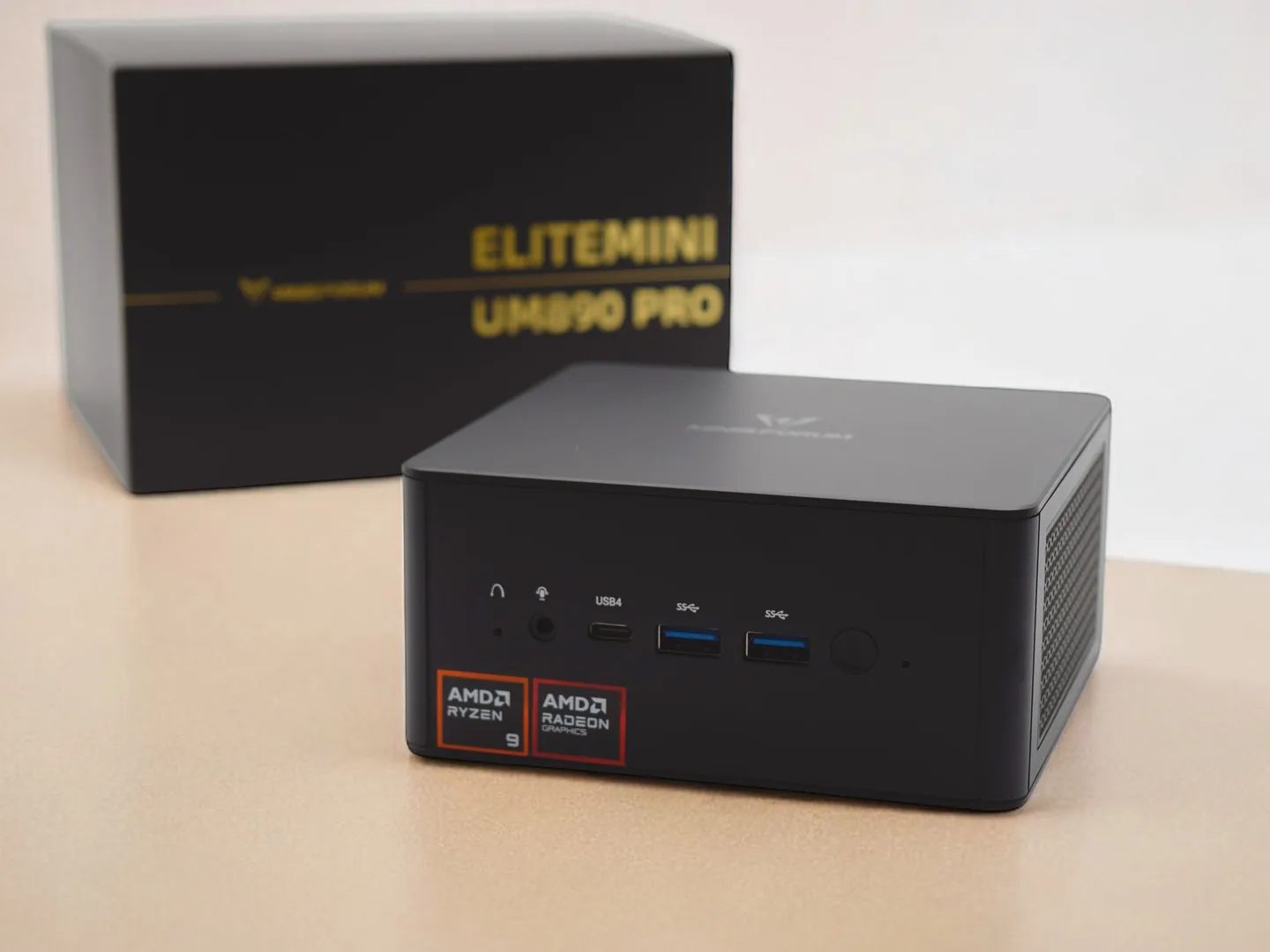 Análise do Minisforum EliteMini UM890 Pro: Um mini PC poderoso com