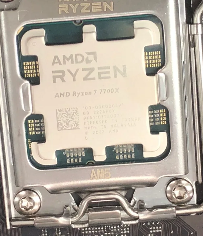 AMD Raphael (Zen 4, Ryzen 7000) R7 7700X Notebook Processor