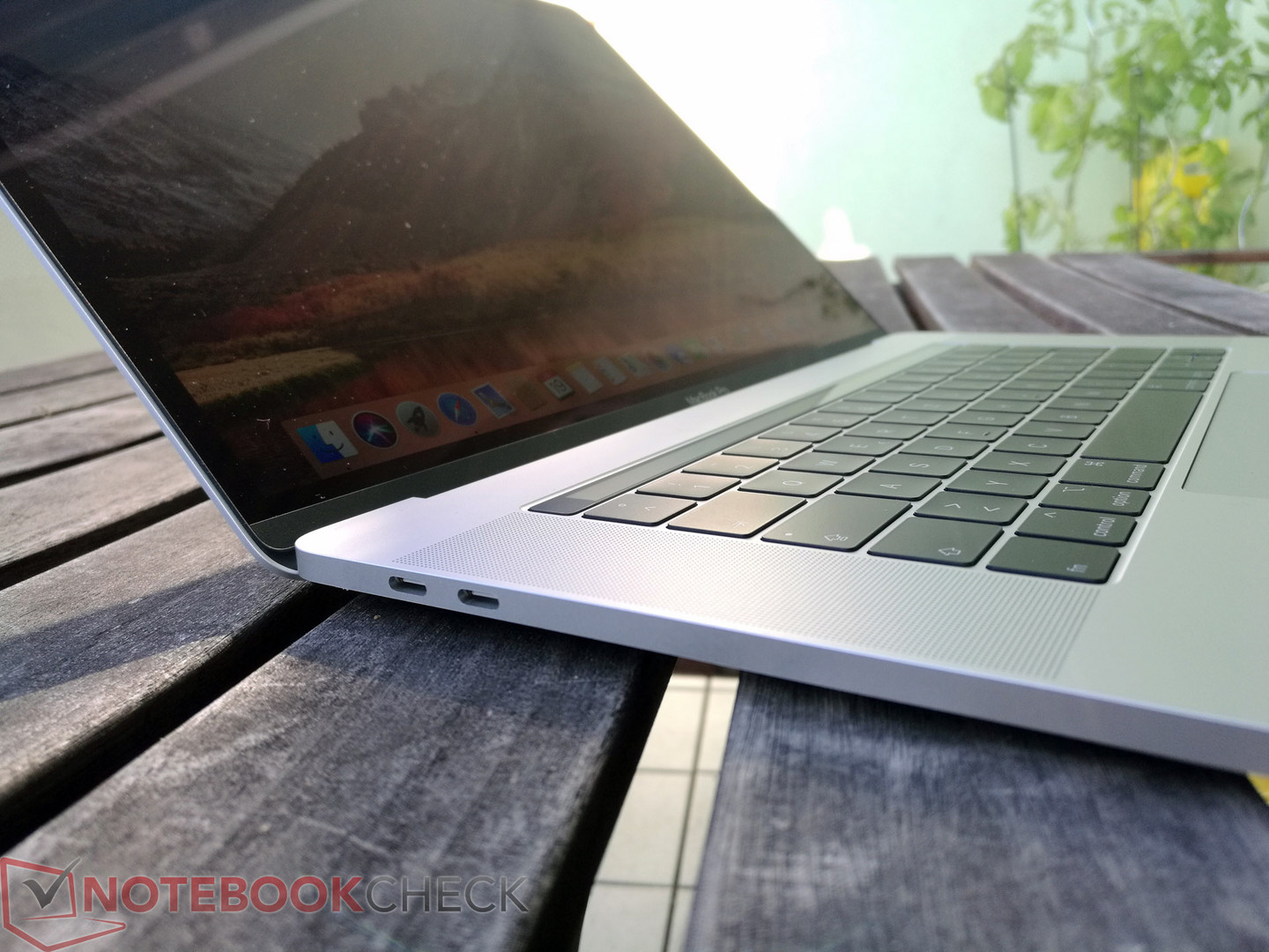 Apple MacBook Pro 15 2018 (2.9 GHz, 560X) - Notebookcheck.info Apple MacBook Pro 15 2018 (2.9 GHz, 560X) - Notebookcheck.info